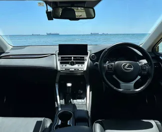 Motore Ibrido da 2,5L di Lexus NX 2020 per il noleggio a Larnaca.