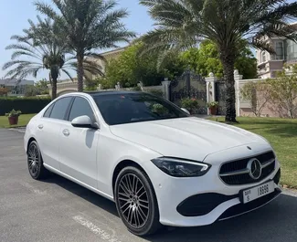 Motore Benzina da 2,0L di Mercedes-Benz C200 2023 per il noleggio a Dubai.