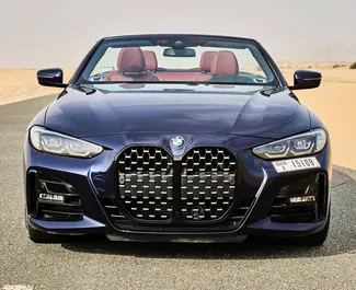 Vista frontale di un noleggio BMW 420i Cabrio a Dubai, Emirati Arabi Uniti ✓ Auto #8556. ✓ Cambio Automatico TM ✓ 0 recensioni.