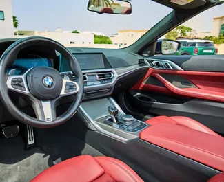 Noleggio BMW 420i Cabrio. Auto Comfort, Premium, Cabrio per il noleggio negli Emirati Arabi Uniti ✓ Cauzione di Senza deposito ✓ Opzioni assicurative RCT, SCDW, Passeggeri, Furto, Senza deposito.