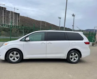 Motore Benzina da 3,5L di Toyota Sienna 2015 per il noleggio a Tbilisi.