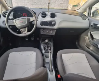 Noleggio SEAT Ibiza. Auto Economica, Comfort per il noleggio in Albania ✓ Cauzione di Deposito di 100 EUR ✓ Opzioni assicurative RCT.