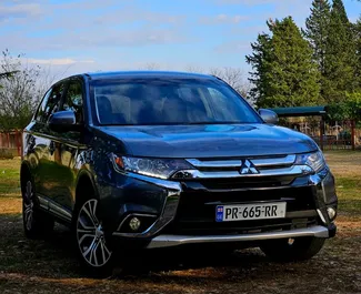 Vista frontale di un noleggio Mitsubishi Outlander Xl a Tbilisi, Georgia ✓ Auto #11167. ✓ Cambio Automatico TM ✓ 0 recensioni.