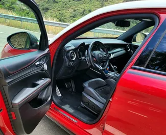 Alfa Romeo Stelvio Quadrifoglio 2018 disponibile per il noleggio a Tbilisi, con limite di chilometraggio di illimitato.