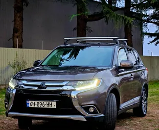 Vista frontale di un noleggio Mitsubishi Outlander Xl a Tbilisi, Georgia ✓ Auto #11397. ✓ Cambio Automatico TM ✓ 0 recensioni.