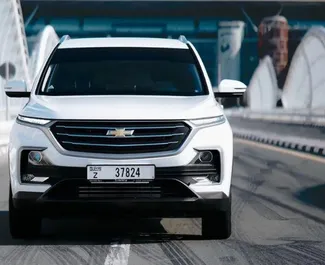 Vista frontale di un noleggio Chevrolet Captiva a Dubai, Emirati Arabi Uniti ✓ Auto #11449. ✓ Cambio Automatico TM ✓ 0 recensioni.