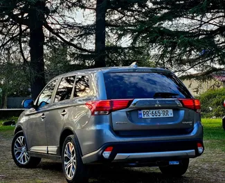 Noleggio Mitsubishi Outlander Xl. Auto Comfort, Crossover per il noleggio in Georgia ✓ Cauzione di Senza deposito ✓ Opzioni assicurative RCT, Passeggeri, Furto, Giovane.