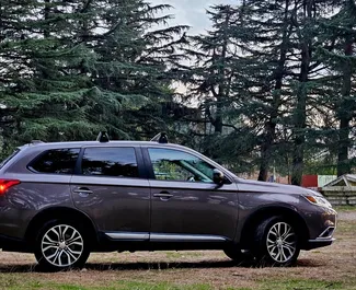 Mitsubishi Outlander Xl 2017 disponibile per il noleggio a Kutaisi, con limite di chilometraggio di illimitato.