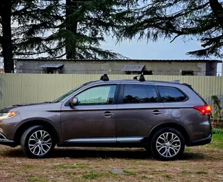 Mitsubishi Outlander Xl 2017 disponibile per il noleggio a Tbilisi, con limite di chilometraggio di illimitato.