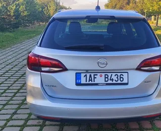 Noleggio Opel Astra. Auto Economica, Comfort per il noleggio in Cechia ✓ Cauzione di Deposito di 400 EUR ✓ Opzioni assicurative RCT.