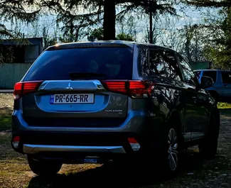 Motore Benzina da 2,4L di Mitsubishi Outlander Xl 2017 per il noleggio a Kutaisi.