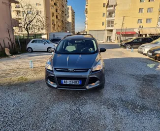 Interni di Ford Kuga in affitto in Albania. Un'ottima auto da 5 posti con cambio Automatico.