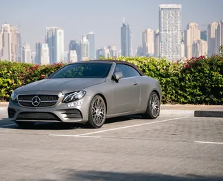 Vista frontale di un noleggio Mercedes-Benz E-Class Cabrio a Dubai, Emirati Arabi Uniti ✓ Auto #11353. ✓ Cambio Automatico TM ✓ 0 recensioni.