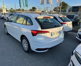 Noleggio Skoda Scala. Auto Comfort per il noleggio in Albania ✓ Cauzione di Deposito di 200 EUR ✓ Opzioni assicurative RCT, CDW, All'estero.