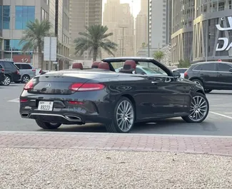 Motore Benzina da 2,0L di Mercedes-Benz C200 Cabrio 2022 per il noleggio a Dubai.