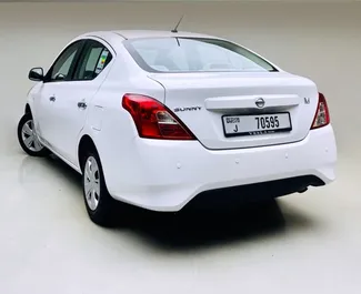 Nissan Sunny 2022 con sistema A trazione anteriore, disponibile a Dubai.