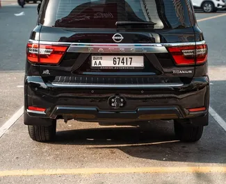 Nissan Patrol 2023 disponibile per il noleggio a Dubai, con limite di chilometraggio di 250 km/giorno.