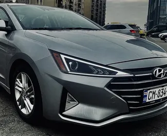 Motore Benzina da 2,0L di Hyundai Elantra 2019 per il noleggio all'aeroporto di Tbilisi.