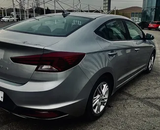 Hyundai Elantra 2019 disponibile per il noleggio all'aeroporto di Tbilisi, con limite di chilometraggio di illimitato.