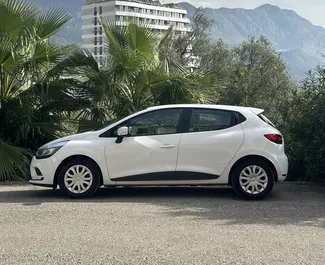 Noleggio Renault Clio 4. Auto Economica per il noleggio in Montenegro ✓ Cauzione di Senza deposito ✓ Opzioni assicurative RCT, CDW, SCDW, Passeggeri, Furto, All'estero.