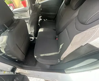 Interni di Renault Clio 4 in affitto in Montenegro. Un'ottima auto da 5 posti con cambio Manuale.