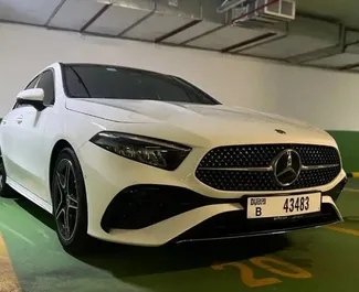 Motore Benzina da 1,6L di Mercedes-Benz A200 2023 per il noleggio a Dubai.