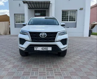 Noleggio auto Toyota Fortuner 2024 negli Emirati Arabi Uniti, con carburante Benzina e 166 cavalli di potenza ➤ A partire da 235 AED al giorno.