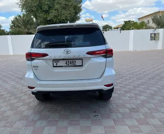 Noleggio auto Toyota Fortuner #11630 Automatico a Dubai, dotata di motore 80,0L ➤ Da Mohammad negli Emirati Arabi Uniti.