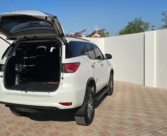 Noleggio auto Toyota Fortuner #11629 Automatico a Dubai, dotata di motore 80,0L ➤ Da Mohammad negli Emirati Arabi Uniti.