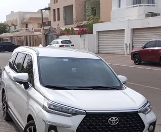 Noleggio Toyota Veloz. Auto Comfort, Monovolume per il noleggio negli Emirati Arabi Uniti ✓ Cauzione di Deposito di 500 AED ✓ Opzioni assicurative RCT, SCDW, Furto.