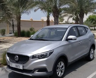 Vista frontale di un noleggio MG ZS a Dubai, Emirati Arabi Uniti ✓ Auto #10024. ✓ Cambio Automatico TM ✓ 0 recensioni.