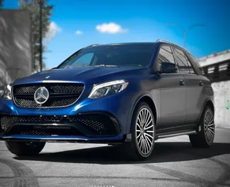 Vista frontale di un noleggio Mercedes-Benz GLE-Class a Tbilisi, Georgia ✓ Auto #11719. ✓ Cambio Automatico TM ✓ 0 recensioni.