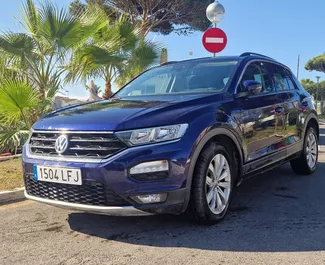 Vista frontale di un noleggio Volkswagen T-Roc a Malaga, Spagna ✓ Auto #11461. ✓ Cambio Automatico TM ✓ 0 recensioni.
