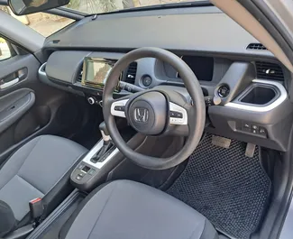 Honda Fit 2022 disponibile per il noleggio a Limassol, con limite di chilometraggio di illimitato.