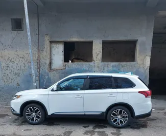 Motore Benzina da 2,4L di Mitsubishi Outlander 2017 per il noleggio a Tbilisi.