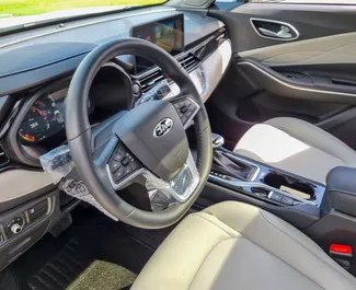 Noleggio auto JAC JS4 2023 negli Emirati Arabi Uniti, con carburante Benzina e 147 cavalli di potenza ➤ A partire da 81 AED al giorno.