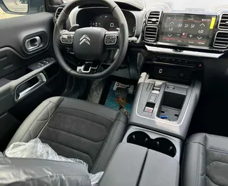 Noleggio auto Citroen C5 Aircross 2024 negli Emirati Arabi Uniti, con carburante Benzina e 167 cavalli di potenza ➤ A partire da 116 AED al giorno.