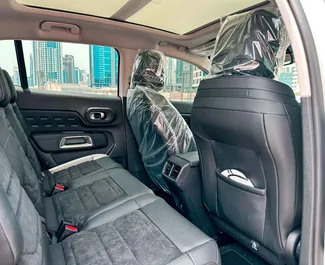 Noleggio Citroen C5 Aircross. Auto Comfort, Premium, Crossover per il noleggio negli Emirati Arabi Uniti ✓ Cauzione di Deposito di 1500 AED ✓ Opzioni assicurative RCT, CDW, SCDW, Passeggeri, Furto.