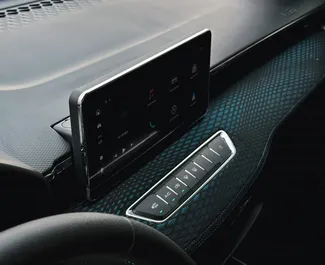 Noleggio Haval Jolion. Auto Comfort, Crossover per il noleggio negli Emirati Arabi Uniti ✓ Cauzione di Deposito di 1500 AED ✓ Opzioni assicurative RCT, CDW, SCDW, Passeggeri, Furto.