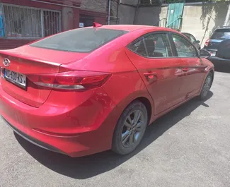 Vista frontale di un noleggio Hyundai Elantra all'aeroporto di Tbilisi, Georgia ✓ Auto #11832. ✓ Cambio Automatico TM ✓ 0 recensioni.