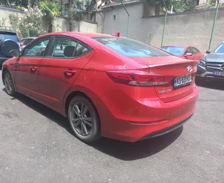 Motore Benzina da 2,0L di Hyundai Elantra 2017 per il noleggio all'aeroporto di Tbilisi.