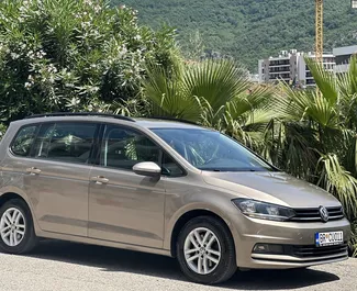Noleggio auto Volkswagen Touran #10336 Automatico in Becici, dotata di motore 2,0L ➤ Da Filip in Montenegro.