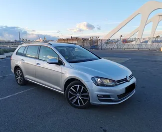 Vista frontale di un noleggio Volkswagen Golf Variant a Barcellona, Spagna ✓ Auto #11672. ✓ Cambio Automatico TM ✓ 0 recensioni.