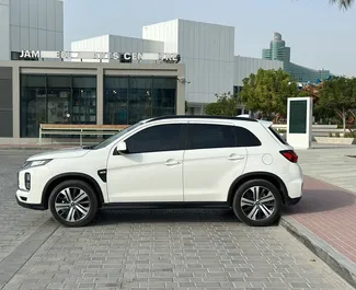Noleggio Mitsubishi ASX. Auto Comfort, Crossover per il noleggio negli Emirati Arabi Uniti ✓ Cauzione di Deposito di 1000 AED ✓ Opzioni assicurative RCT, CDW, SCDW, Passeggeri, Furto.