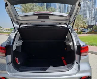 MG ZS 2023 disponibile per il noleggio a Dubai, con limite di chilometraggio di 250 km/giorno.