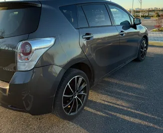 Noleggio Toyota Verso. Auto Economica, Monovolume per il noleggio in Albania ✓ Cauzione di Senza deposito ✓ Opzioni assicurative RCT, All'estero.