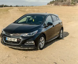 Vista frontale di un noleggio Chevrolet Cruze a Tbilisi, Georgia ✓ Auto #10100. ✓ Cambio Automatico TM ✓ 0 recensioni.