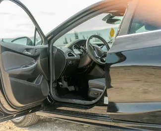 Noleggio Chevrolet Cruze. Auto Comfort per il noleggio in Georgia ✓ Cauzione di Deposito di 150 GEL ✓ Opzioni assicurative RCT, CDW, Furto.