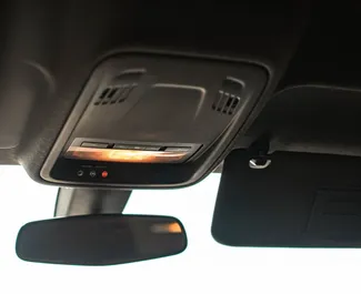 Interni di Chevrolet Cruze in affitto in Georgia. Un'ottima auto da 5 posti con cambio Automatico.