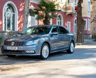 Vista frontale di un noleggio Volkswagen Passat a Tbilisi, Georgia ✓ Auto #9814. ✓ Cambio Automatico TM ✓ 1 recensioni.